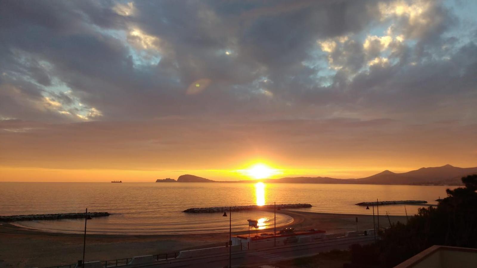 Bordoriva Apartment Formia Luaran gambar