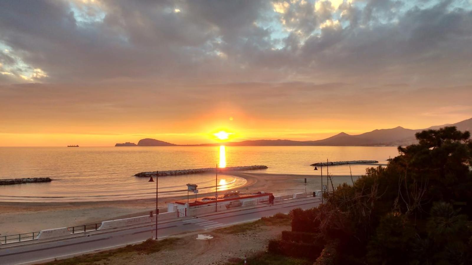 Bordoriva Apartment Formia Luaran gambar